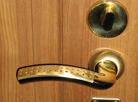 Замена дверной ручки входной двери в Комсомольске-на-Амуре